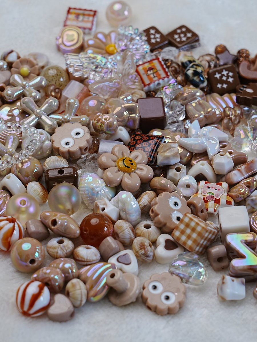 Mocha brown bead mix with daisy faces, pearls and caramel glass beads